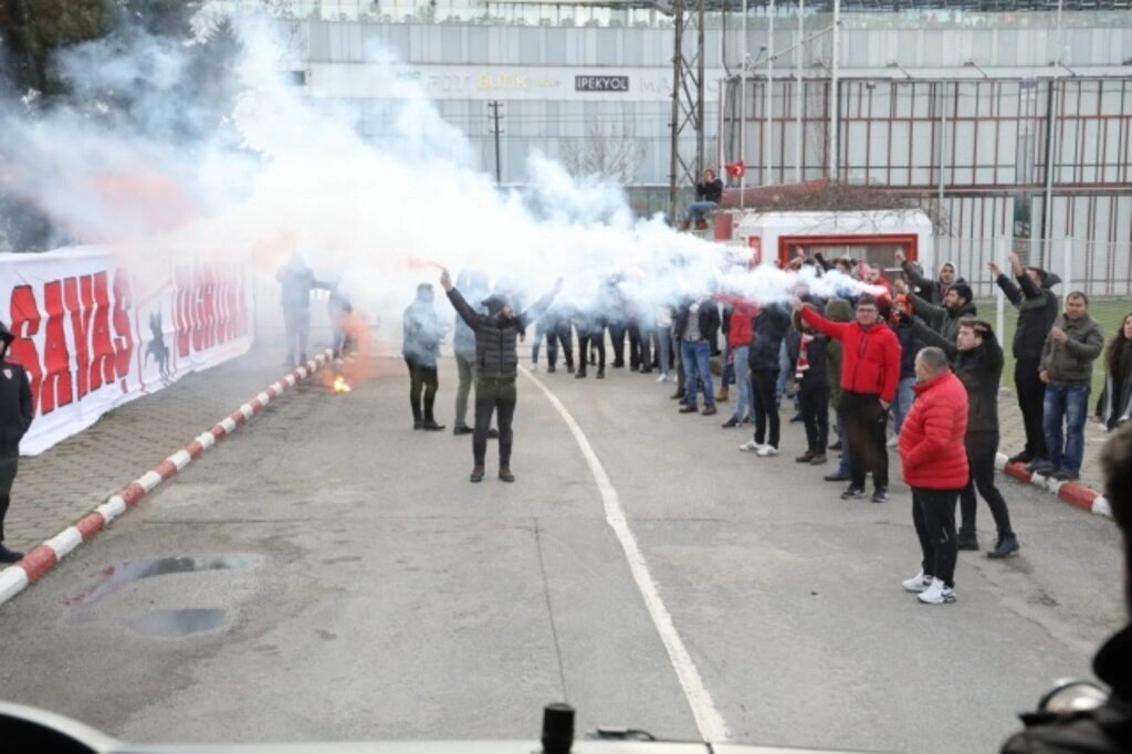 Samsunspor, Meşalelerle Uğurlandı