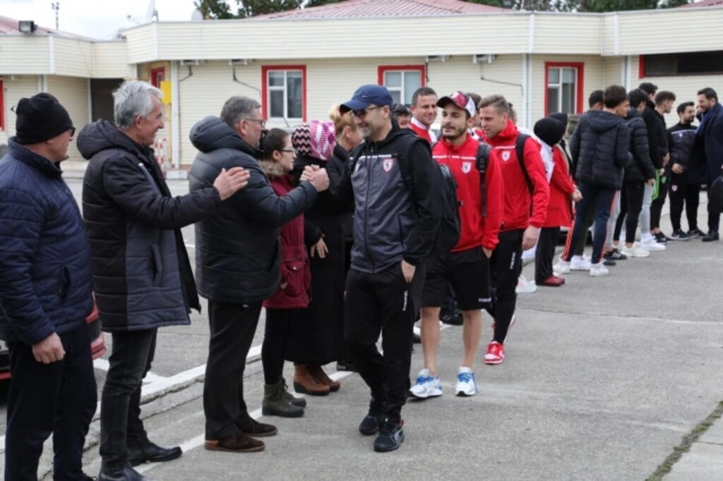 Samsunspor, Meşalelerle Uğurlandı