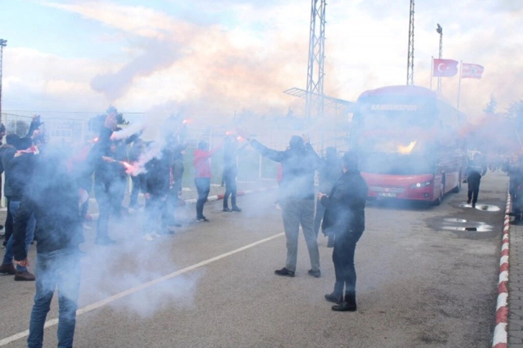 Samsunspor, Meşalelerle Uğurlandı
