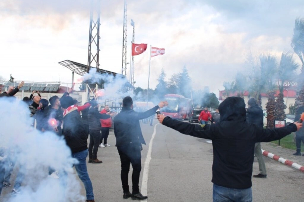 Samsunspor, Meşalelerle Uğurlandı