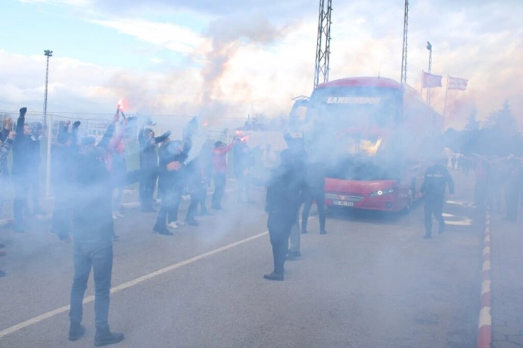Samsunspor, Meşalelerle Uğurlandı