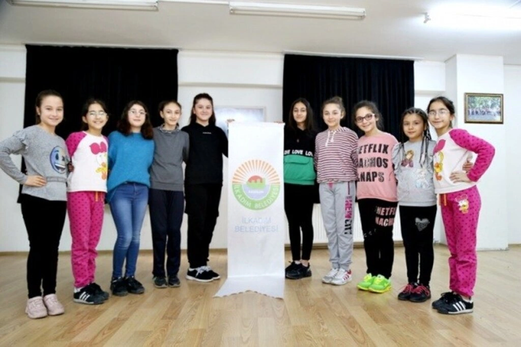 Gençlerden Halk Oyunları Kursu'na yoğun ilgi